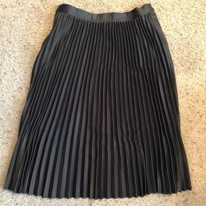 ModCloth | Pleated Gray Midi Skirt, Size XL